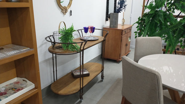 Ambiente 1 com Carrinho Chá Bar Dakota Madeira e Ferro