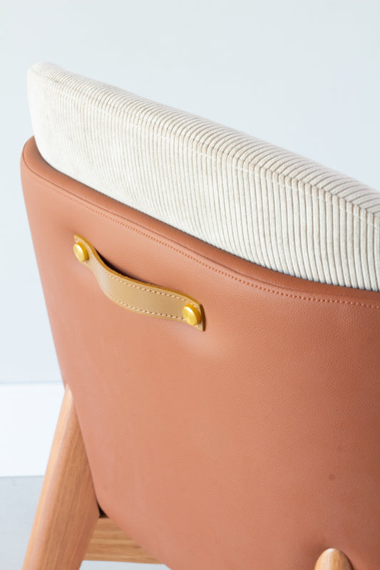 Silla Cloe Respaldo de Madera Negra Tapizada en Tela BR23 Asiento de Tela BR5000 Mango Negro