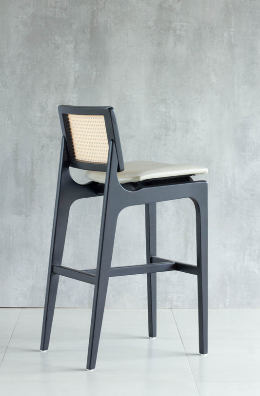 Banqueta Olivia Madeira Ebano Encosto com palha sextavada Assento Estofado AQ8014