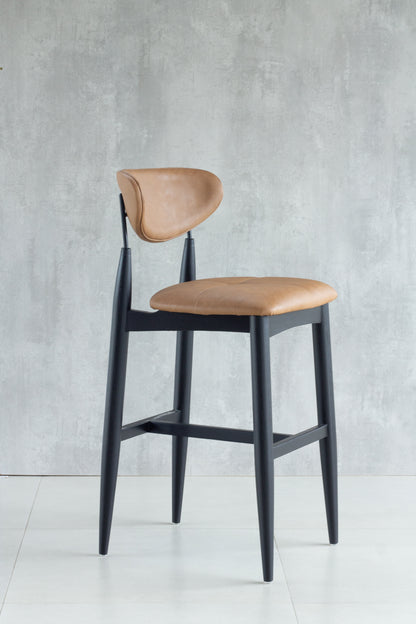 Banqueta Adara Madeira Ebano Metal Preto Assento Couro AA9011