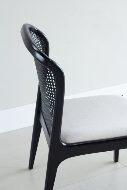 Cadeira Isis Encosto Palha Sextavada Madeira Ebano Assento Estofado Tecido BR5000