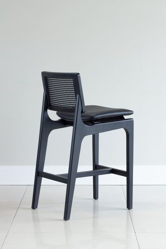 Banqueta Olivia Madeira Ebano Encosto com palha sextavada Assento Estofado AB1017