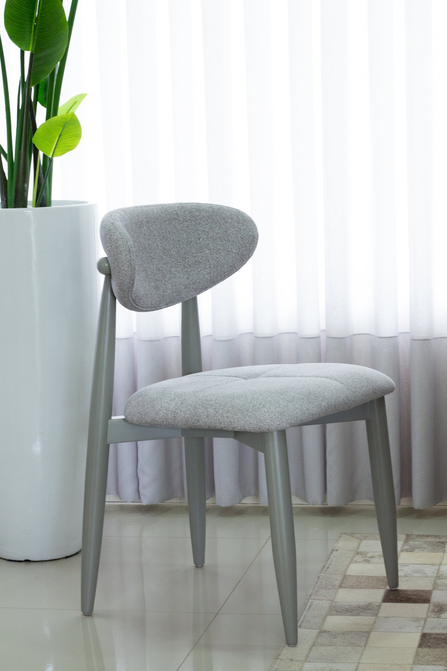 Silla Ana Wood 60 Asiento tapizado en tela BR6001