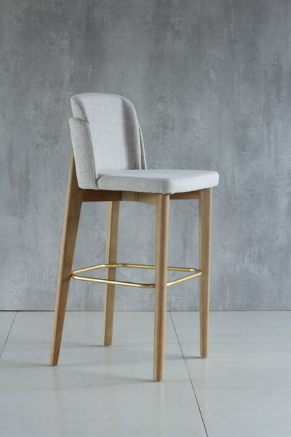 Banqueta Cloe Madeira 70 Metal Dourado Detalhe em couro Marrom Assento Tecido BR6031