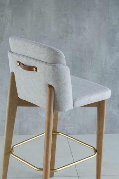 Banqueta Cloe Madeira 70 Metal Dourado Detalhe em couro Marrom Assento Tecido BR6031