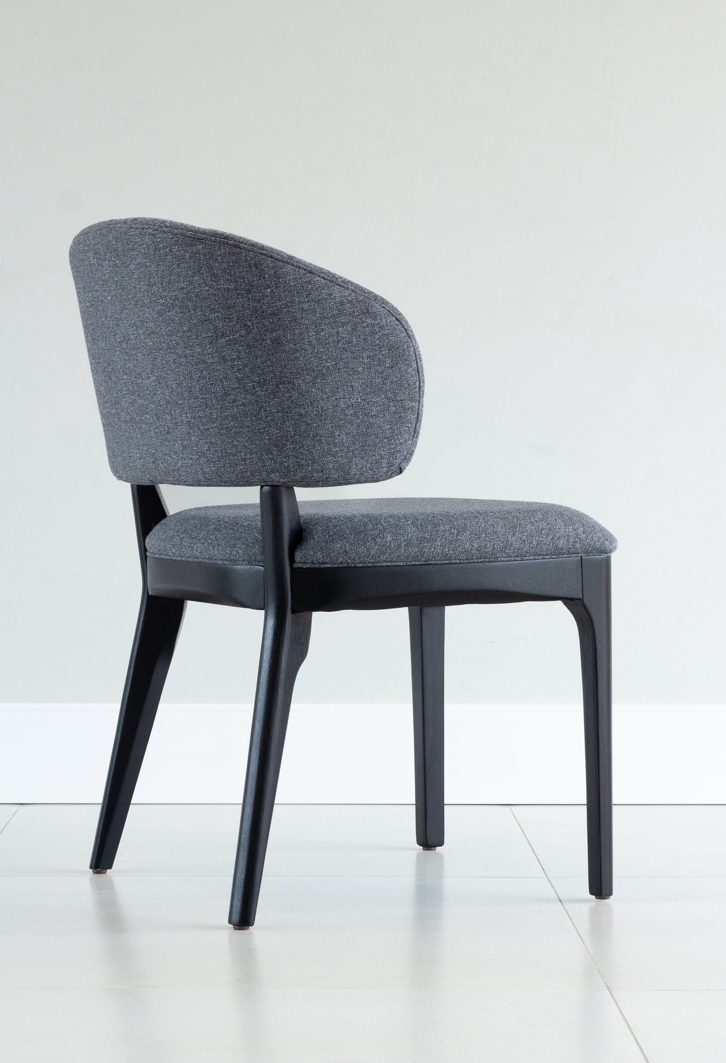 Cadeira Ester Madeira Pintura Ebano Assento Estofado Tecido AQ2031