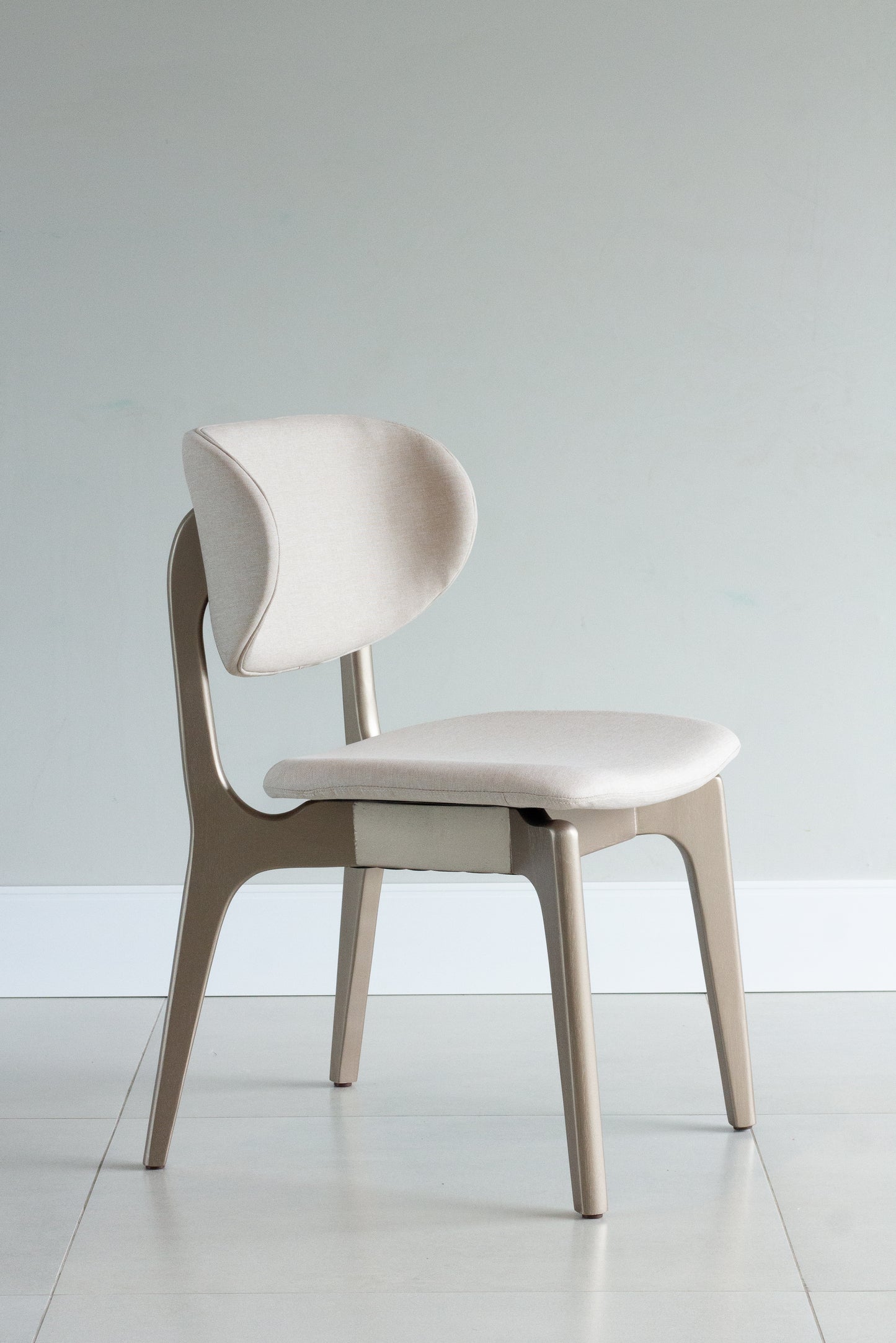 Silla de pintura de madera Elis 60 asientos tapizada en tela AB1016