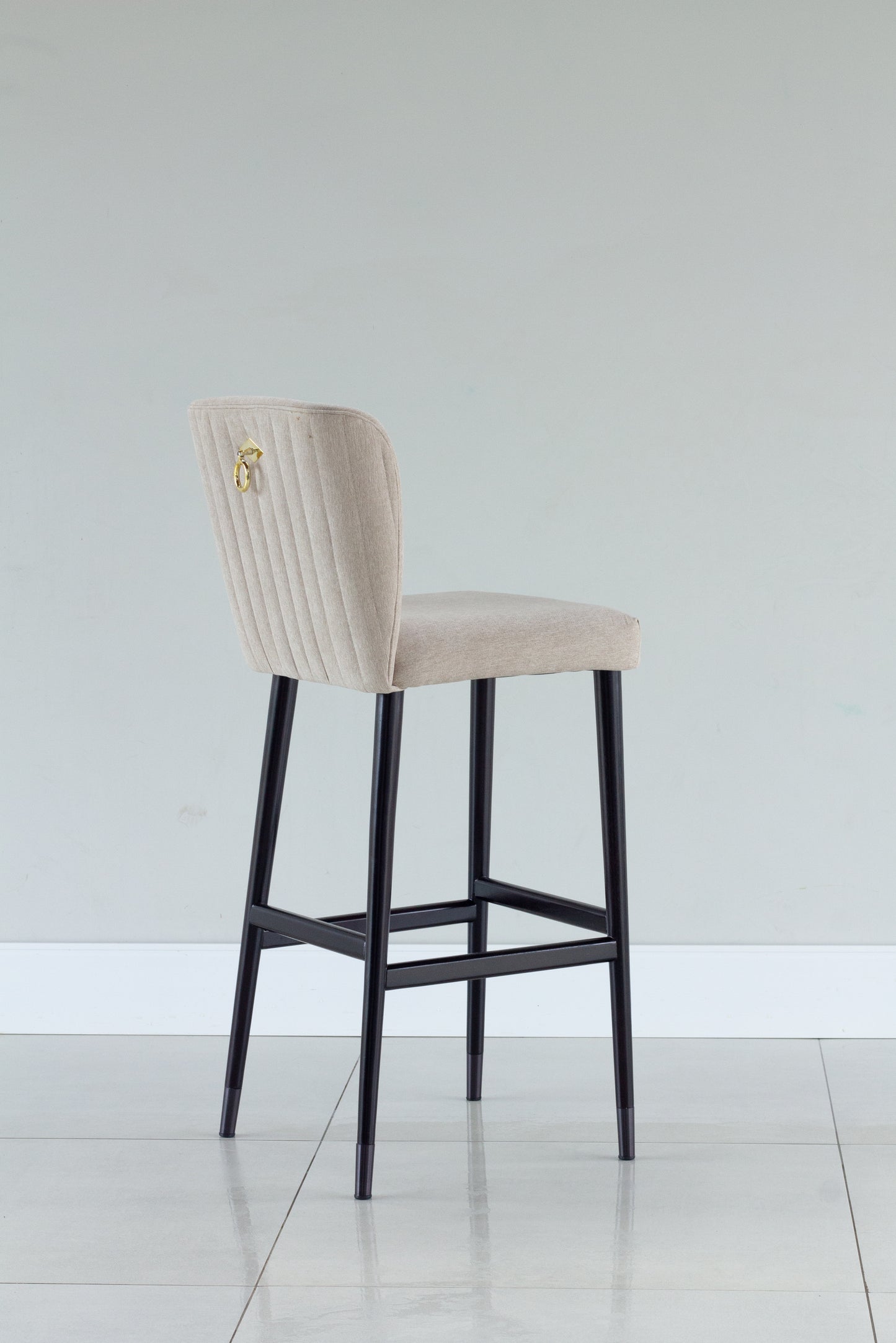 Banqueta Moana Madeira Ebano Detalhe Dourado Assento Estofado BS 710