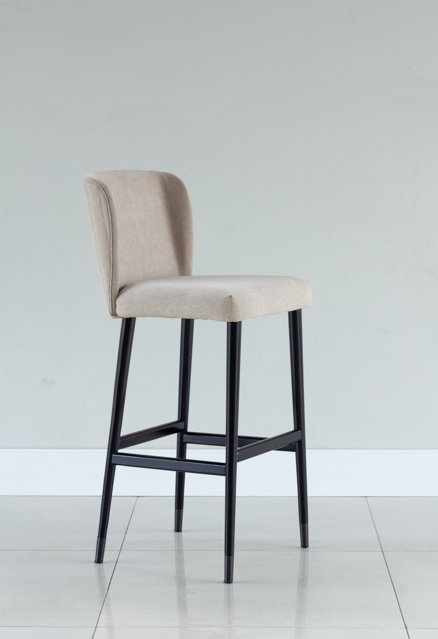 Banqueta Moana Madeira Ebano Detalhe Dourado Assento Estofado BS 710