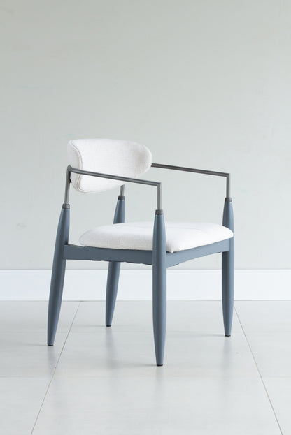 Silla Adara con Brazo Madera Asiento de Metal Negro Mate Dorado Tapizado Tela BR6000