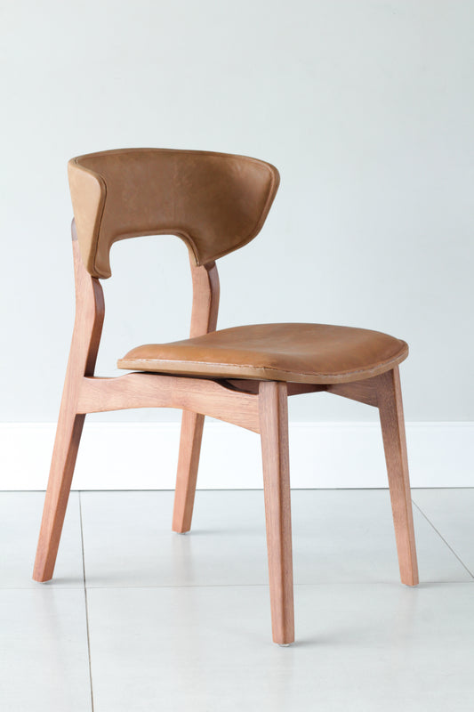 Silla Adara con Brazo Madera Asiento de Metal Negro Mate Dorado Tapizado Tela BR6000