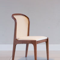 Silla Isis con Respaldo Hexagonal de Paja Asiento de Madera Natural Tapizado en Tela BR6000