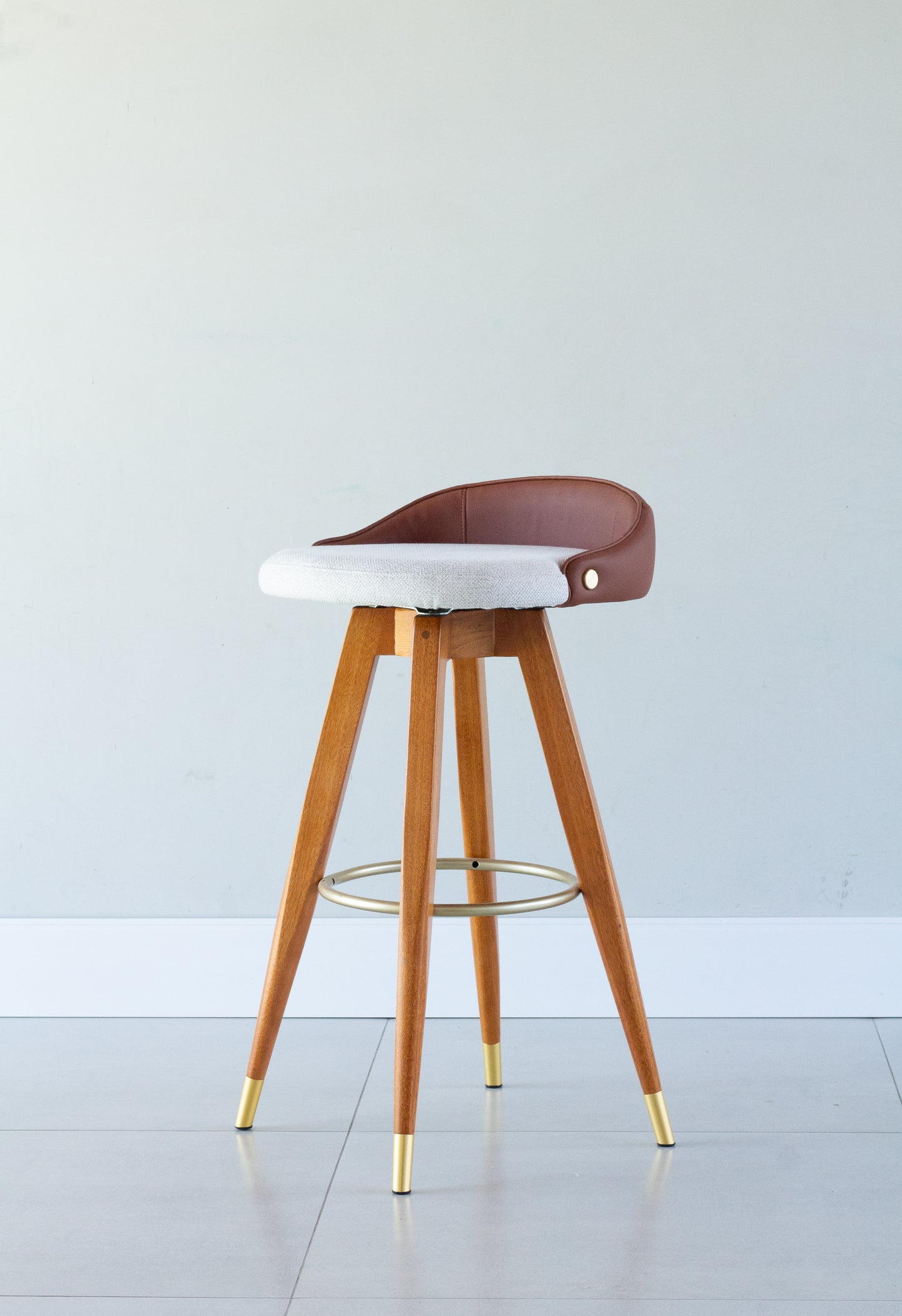 Banqueta Maya Madeira 60 Metal Champagne Assento Estofado AB1030 Encosto AB1016