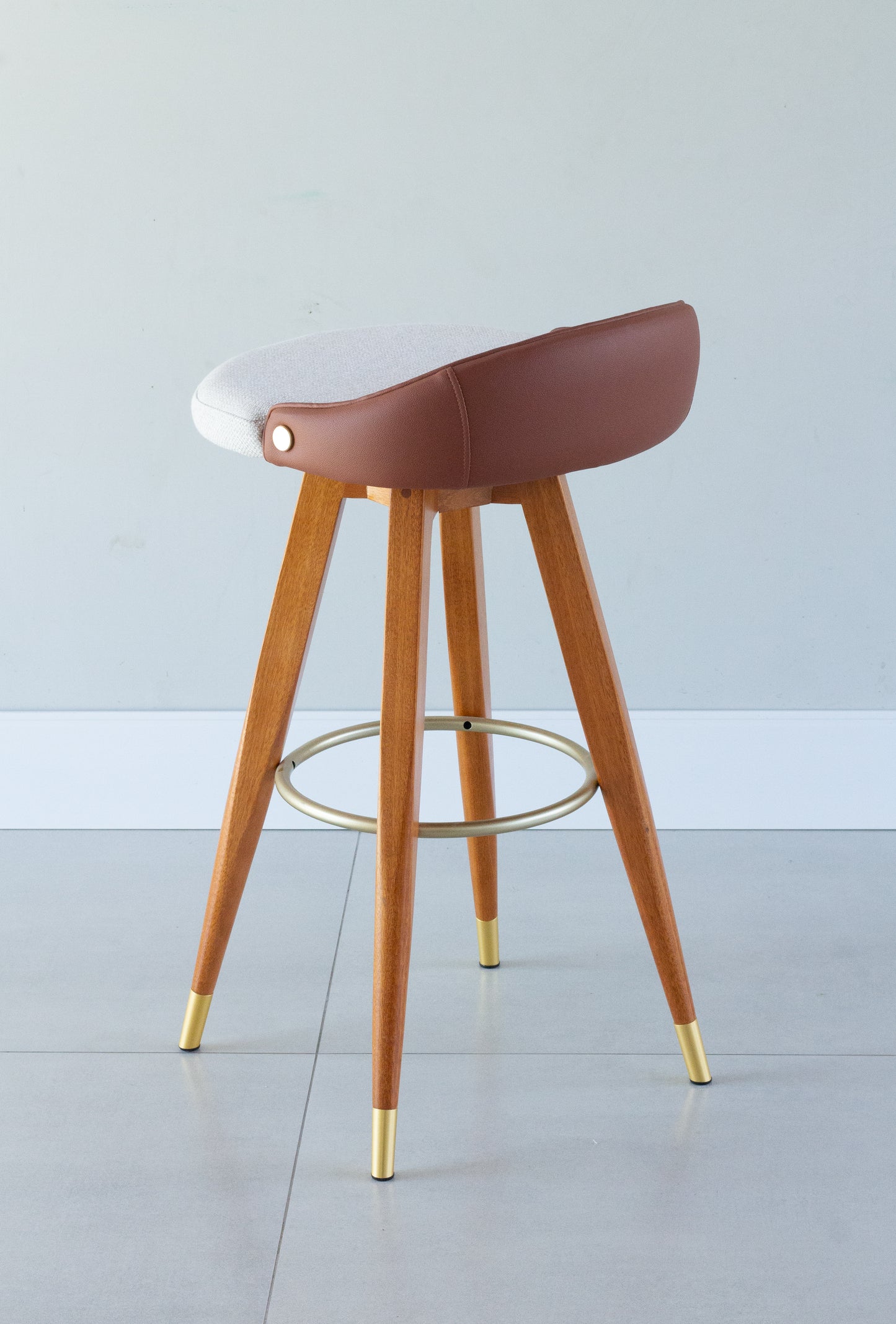 Banqueta Maya Madeira 60 Metal Champagne Assento Estofado AB1030 Encosto AB1016