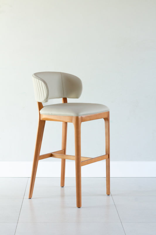 Banqueta Ester Madeira Damasco Assento Couro AQ8014