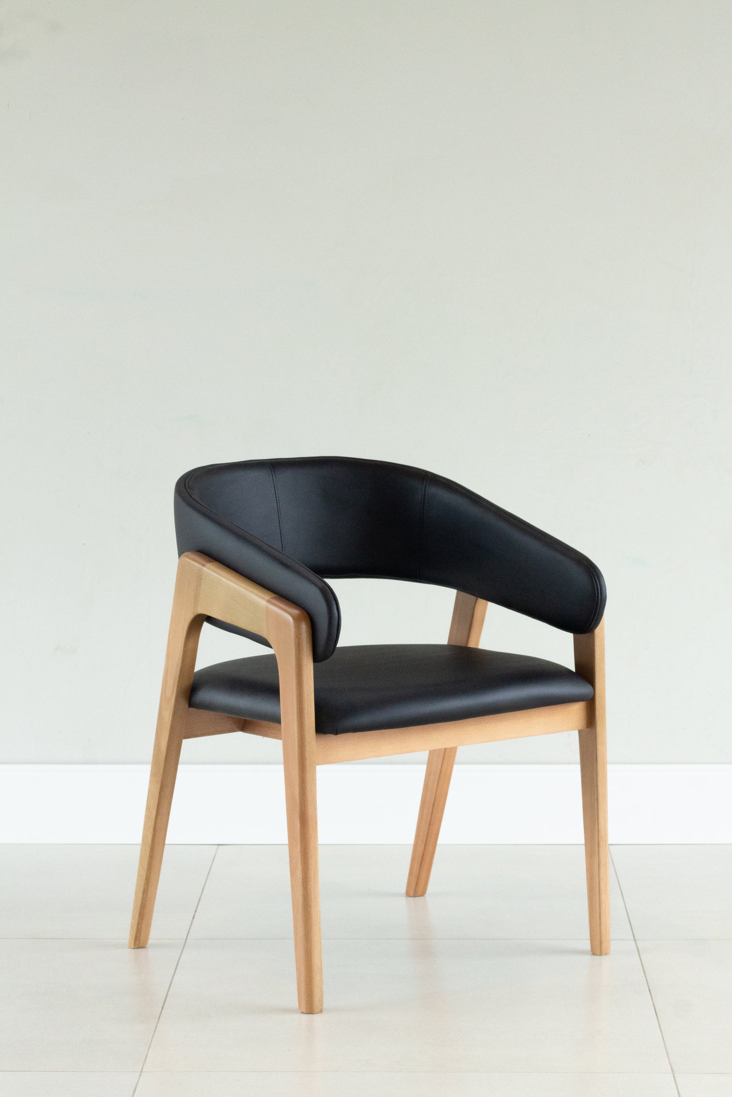 Cadeira Lorena Madeira 50 Assento e Encosto Estofado Tecido AB1017