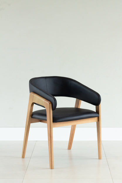 Cadeira Lorena Madeira 50 Assento e Encosto Estofado Tecido AB1017