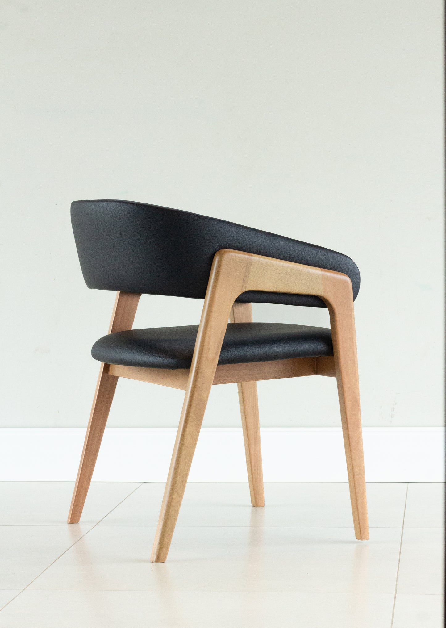 Cadeira Lorena Madeira 50 Assento e Encosto Estofado Tecido AB1017