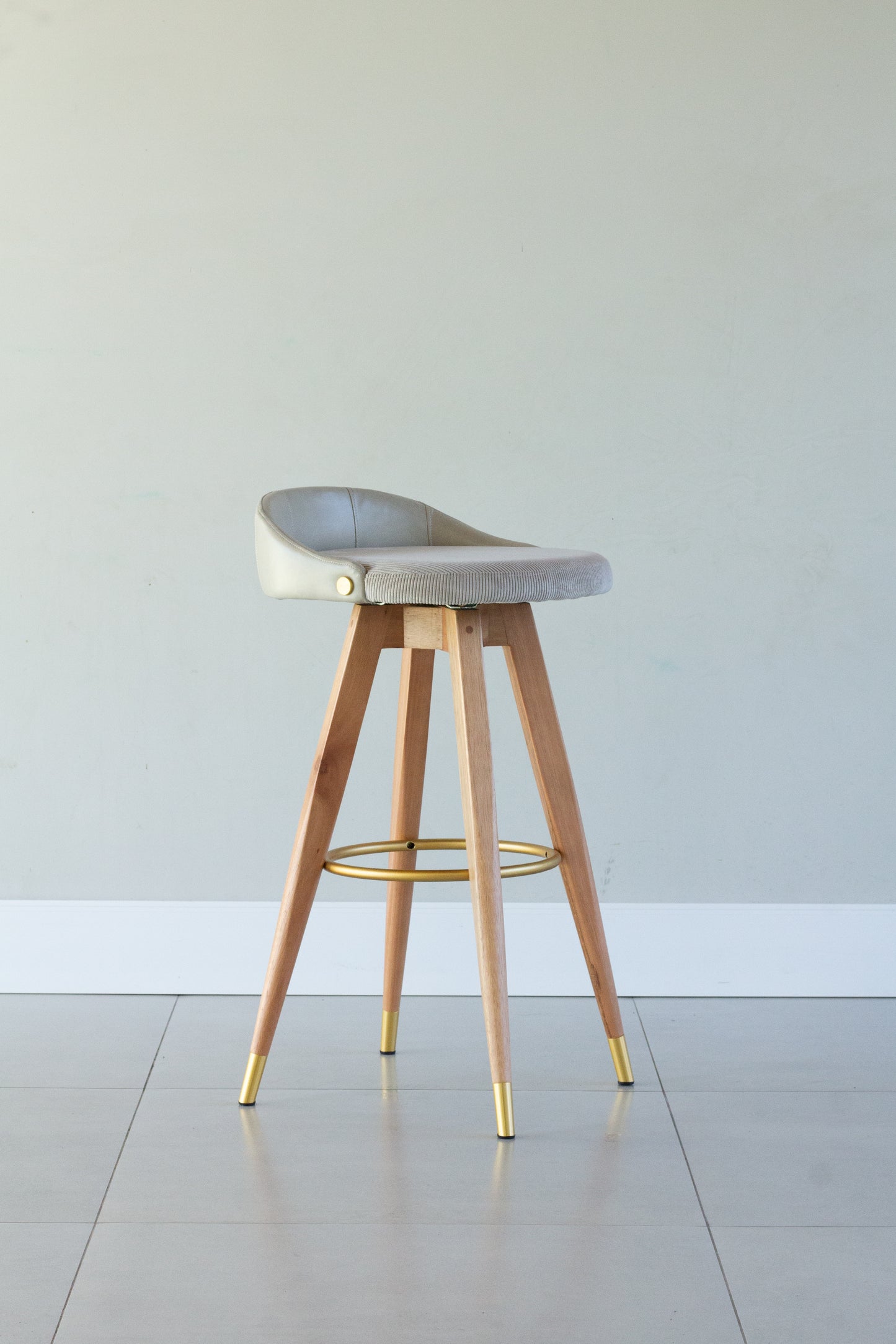 Banqueta Maya Madeira 30 Metal Dourado Assento Estofado AA9003 Encosto AA9010