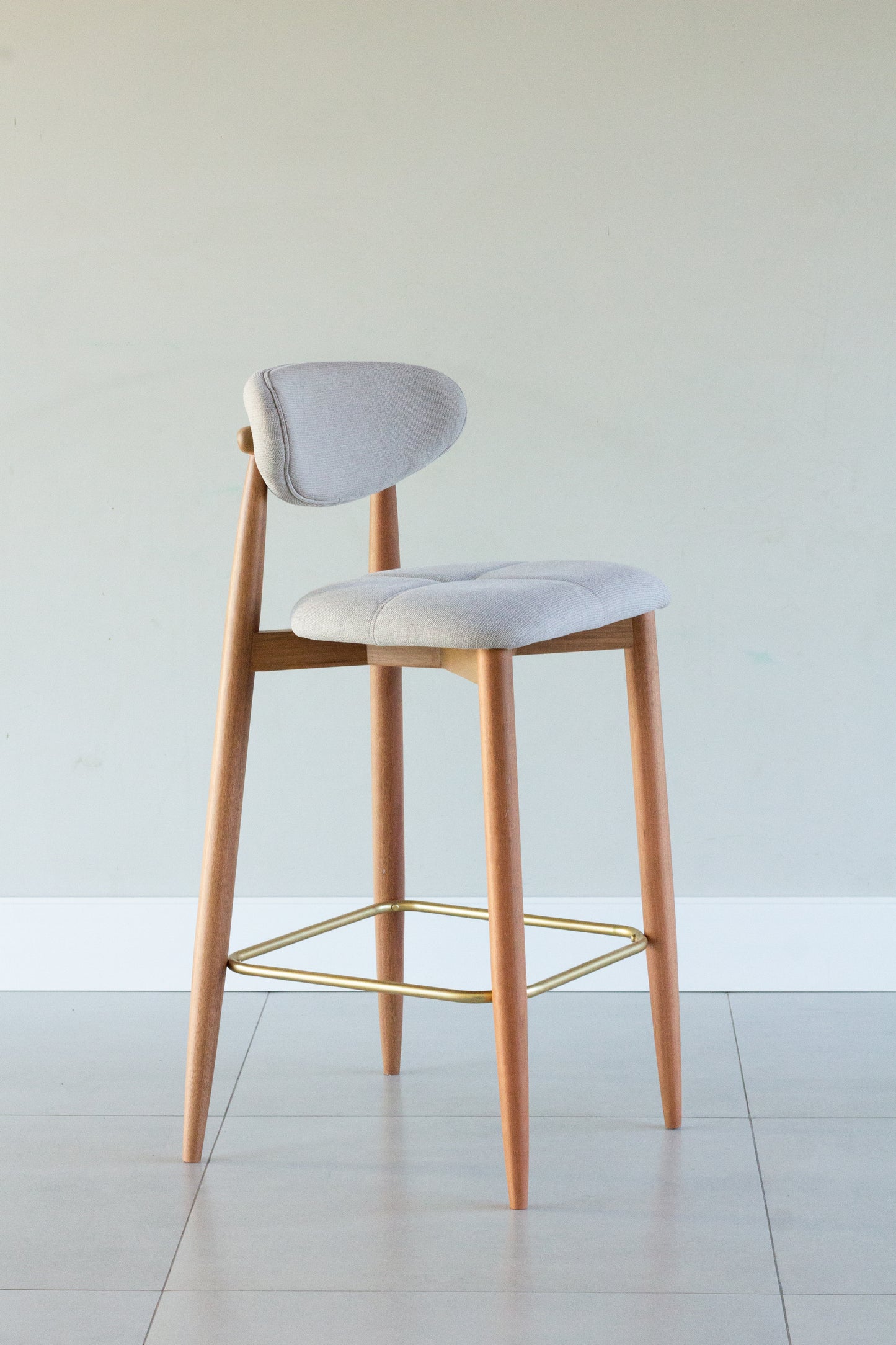 Banqueta Ana Madeira 60 Metal Dourado Assento Tecido BS709