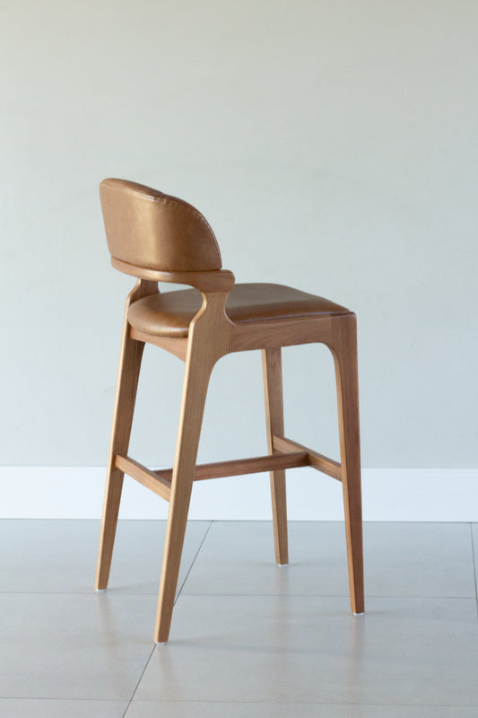 Banqueta Cora Madeira Damasco Assento Couro AQ8016