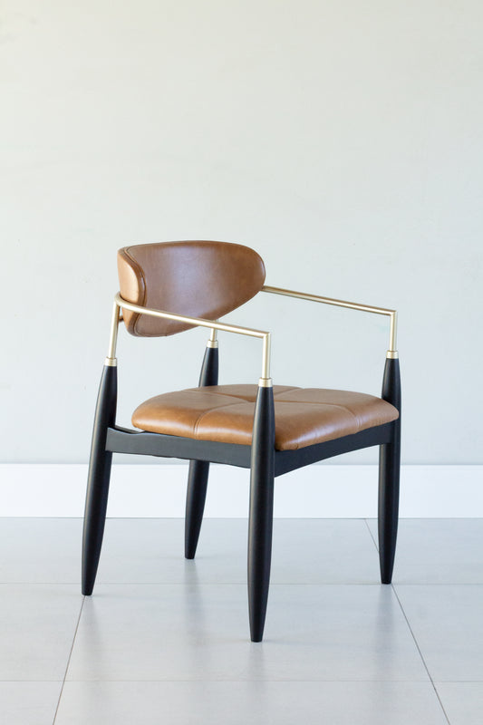 Silla Adara con Brazo Madera Metal Negro Mate Asiento Tapizado Tela BR6000