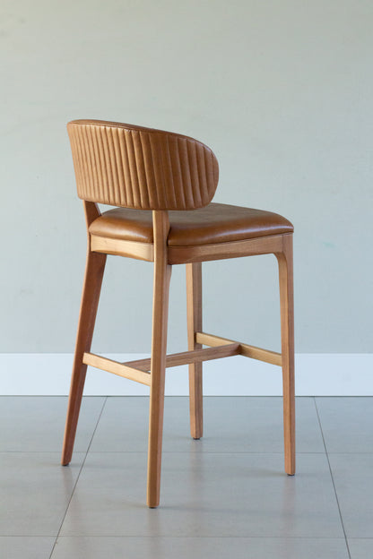 Banqueta Ester Madeira Damasco Assento Couro BR6026