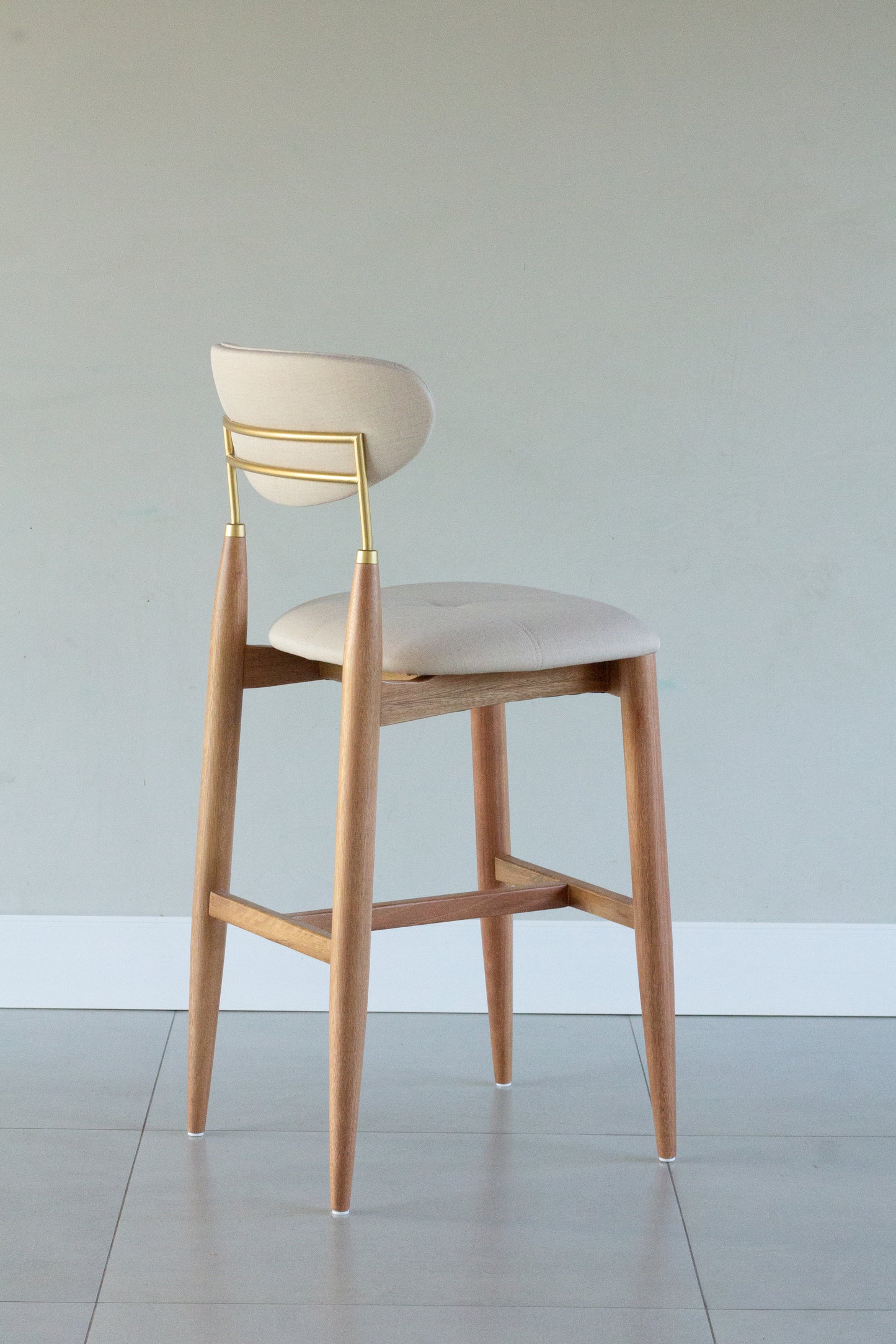 Banqueta Adara Madeira Damasco Metal Dourado Assento Tecido A+05