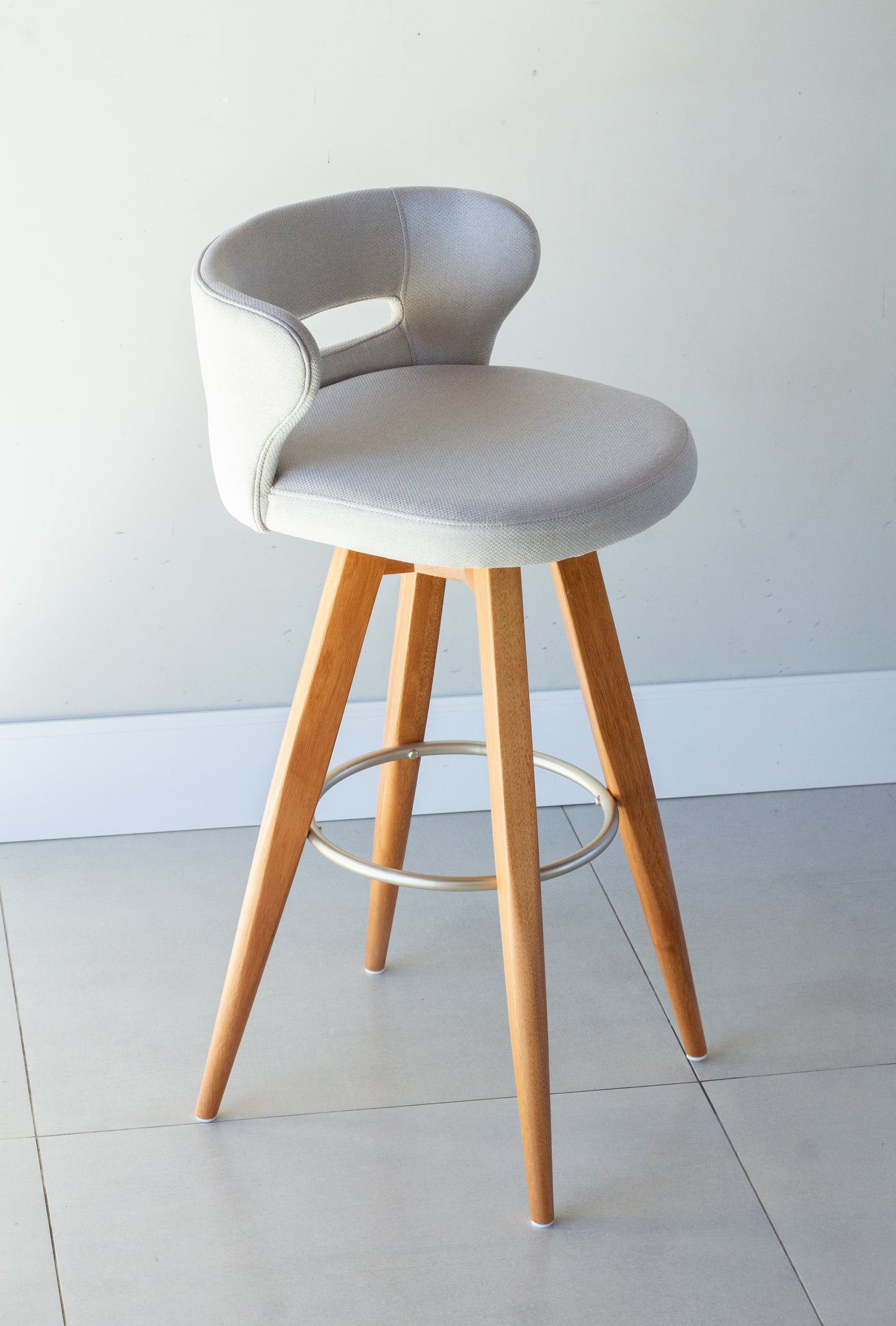 Banqueta Ema Madeira Damasco Metal Dourado Assento Tecido BS709