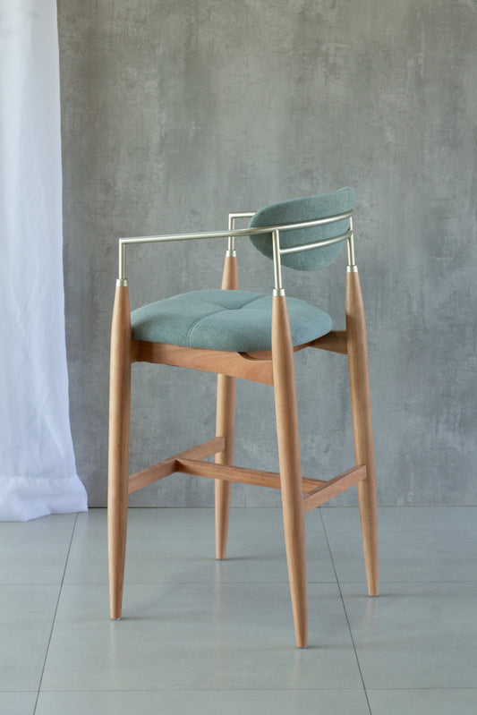 Banqueta Adara com Braço Madeira 60 Metal Champagne Assento Estofado AQ2004