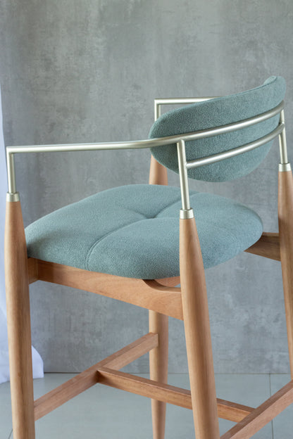 Banqueta Adara com Braço Madeira 60 Metal Champagne Assento Estofado AQ2004