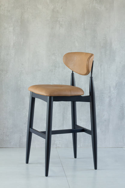 Banqueta Adara Madeira Ebano Metal Preto Assento Couro AA9011