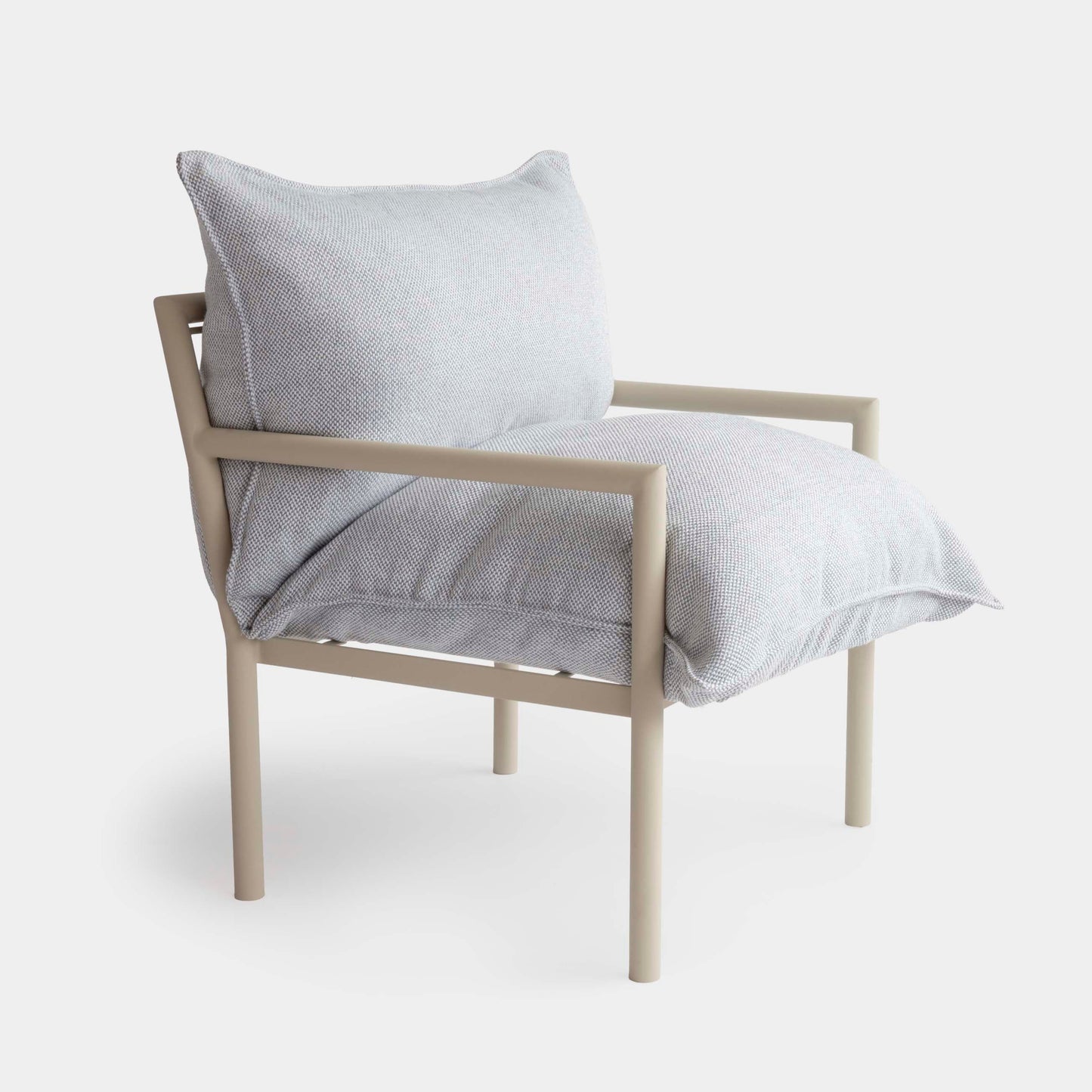 Sillón Lyon Aluminio Color Topo Respaldo y Asiento Tapizado en Tela Trulli Denin