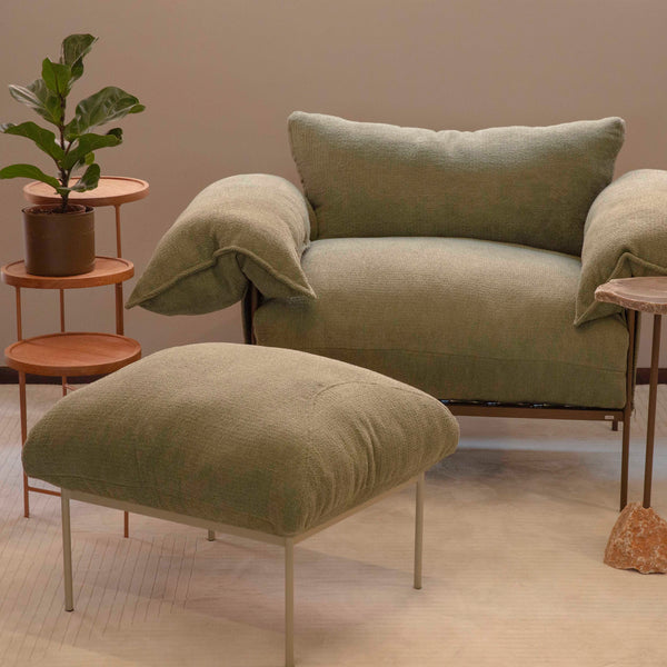 Ambiente 1 com Aluminum Wing Armchair Brown Color Backrest and Seat Upholstered Loop Autumn Fabric