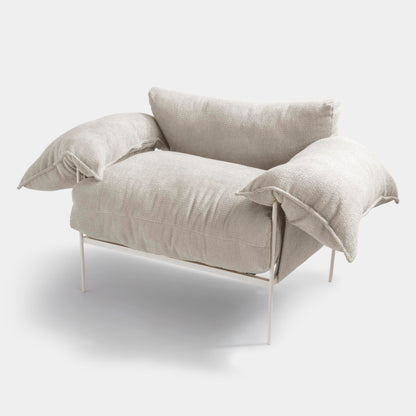 Sillón Orejero Color Aluminio Porcelánico Respaldo y Asiento Tapizado en Tela Loop Neblina