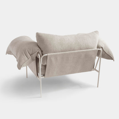 Sillón Orejero Color Aluminio Porcelánico Respaldo y Asiento Tapizado en Tela Loop Neblina