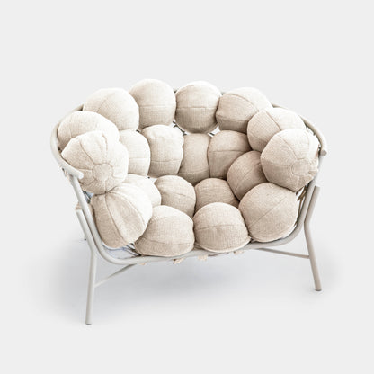 Sillón Gude de Aluminio Color Porcelana Respaldo y Asiento Tapizado en Tela Loop Avena