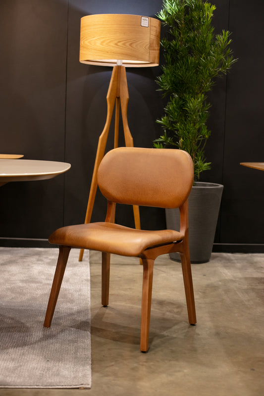 Madeira Chiara Assento e Encosto Multilaminado Estofado