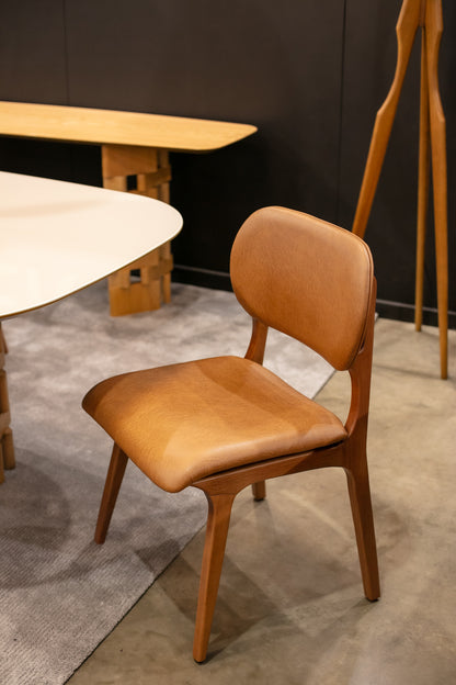 Madeira Chiara Assento e Encosto Multilaminado Estofado