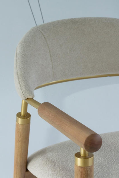 Cadeira Zara com Braço Madeira Maciça 30 Metal Dourado Assento e Encosto Estofado Tecido AQ2001