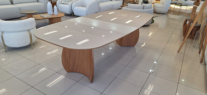 Mesa de Jantar Manta Madeira Cor Cinamomo BN Tampo Vidro Off White 300x124cm