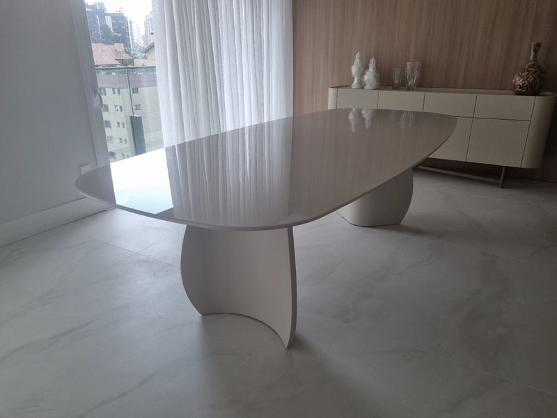 Mesa de Jantar Manta Madeira Cor Cinamomo BN Tampo Vidro Off White 300x124cm