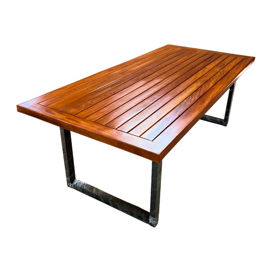 Mesa de comedor Vera de 250 x 110 cm con tapa de madera maciza y listones de aluminio - 8 plazas