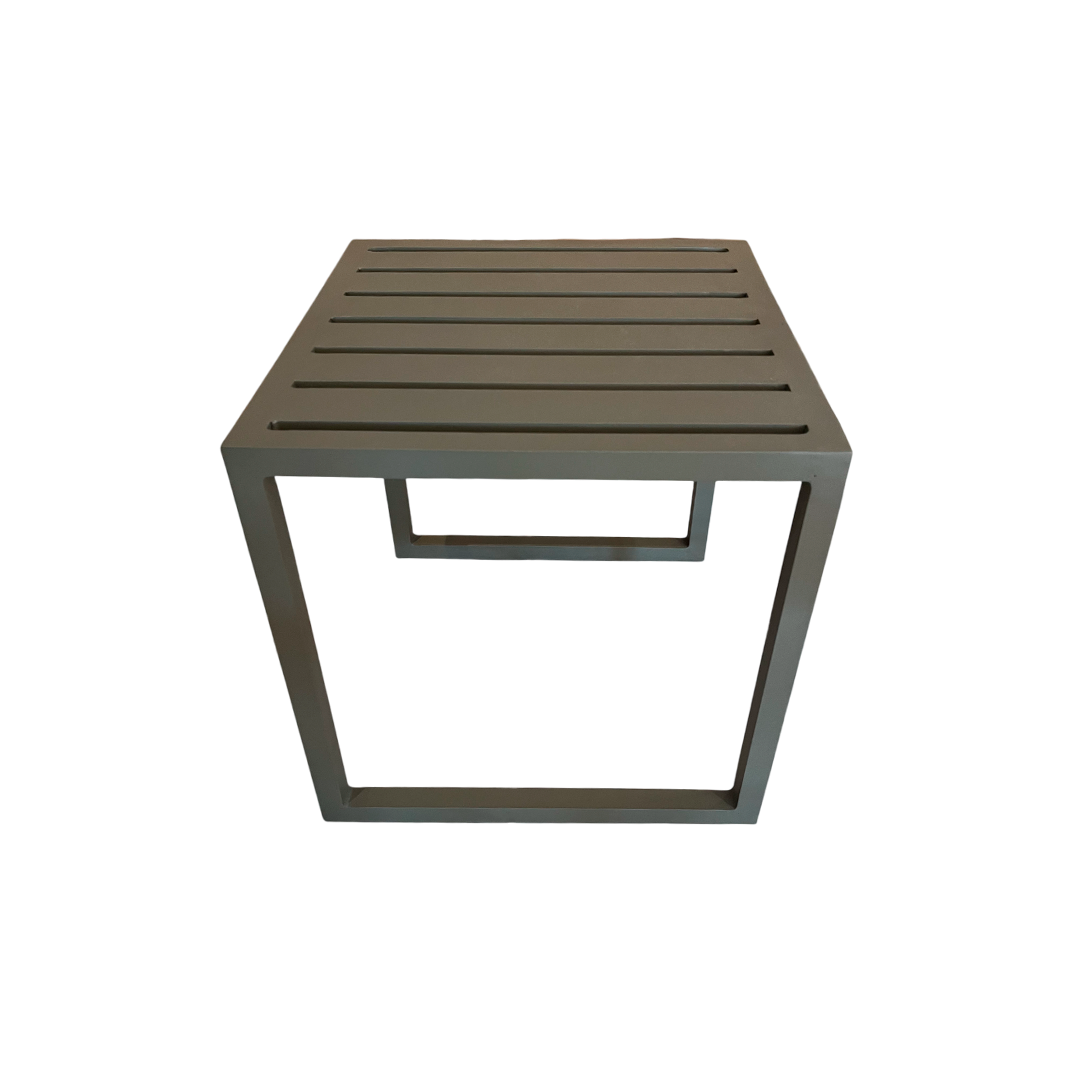 Mesa Lateral Volt 45x45cm Alumínio Ripado Cor Fendi