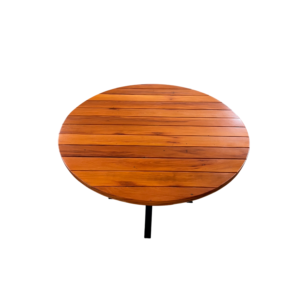 Mesa Redonda 120cm Tampo Frisado Madeira Maciça Peroba-rosa s/ Borda Alumínio Base Star Alumínio Cor Preta