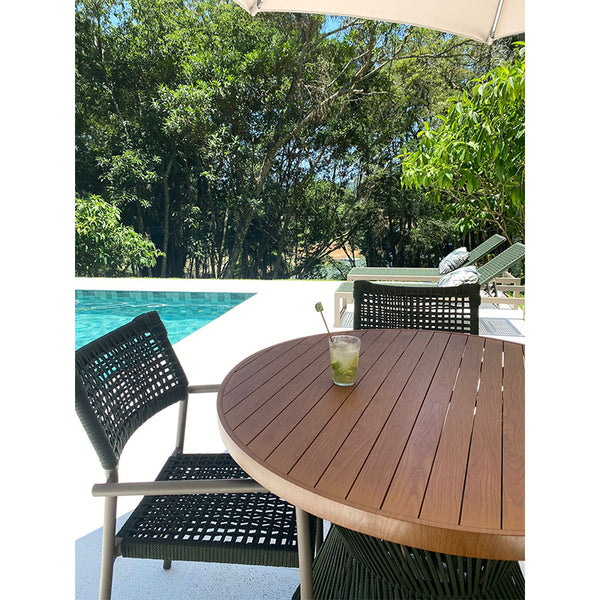 Ambiente 2 com Mesa de Comedor Sol Aluminio color Fendi con Cuerda Náutica Verde Musgo 1,20m - 4 plazas