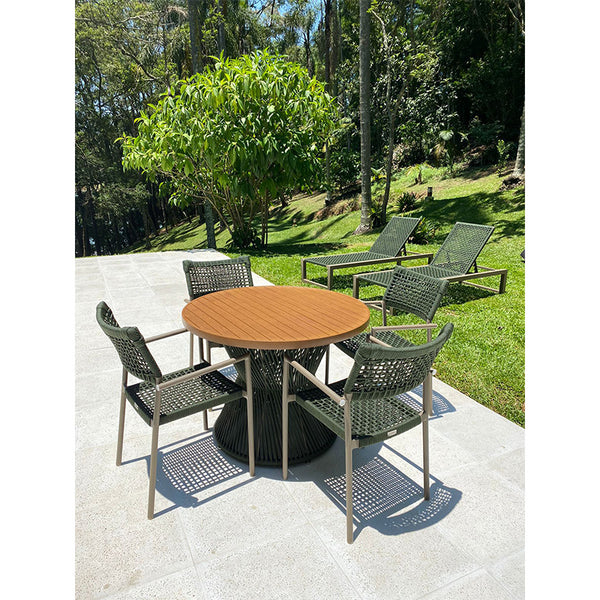 Ambiente 1 com Mesa de Comedor Sol Aluminio color Fendi con Cuerda Náutica Verde Musgo 1,20m - 4 plazas
