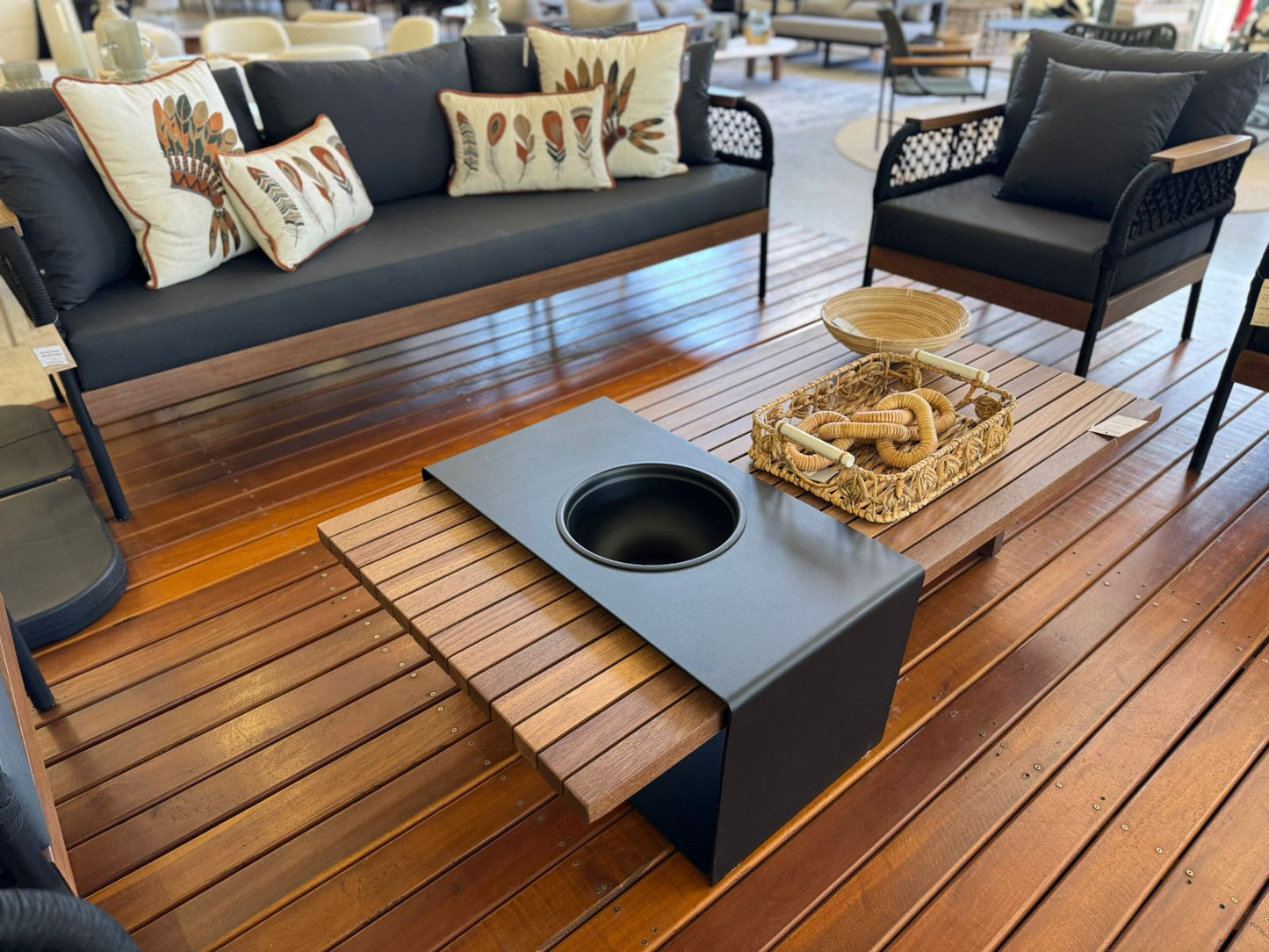 Venice Armchair, Black Aluminum and Black Nautical Rope