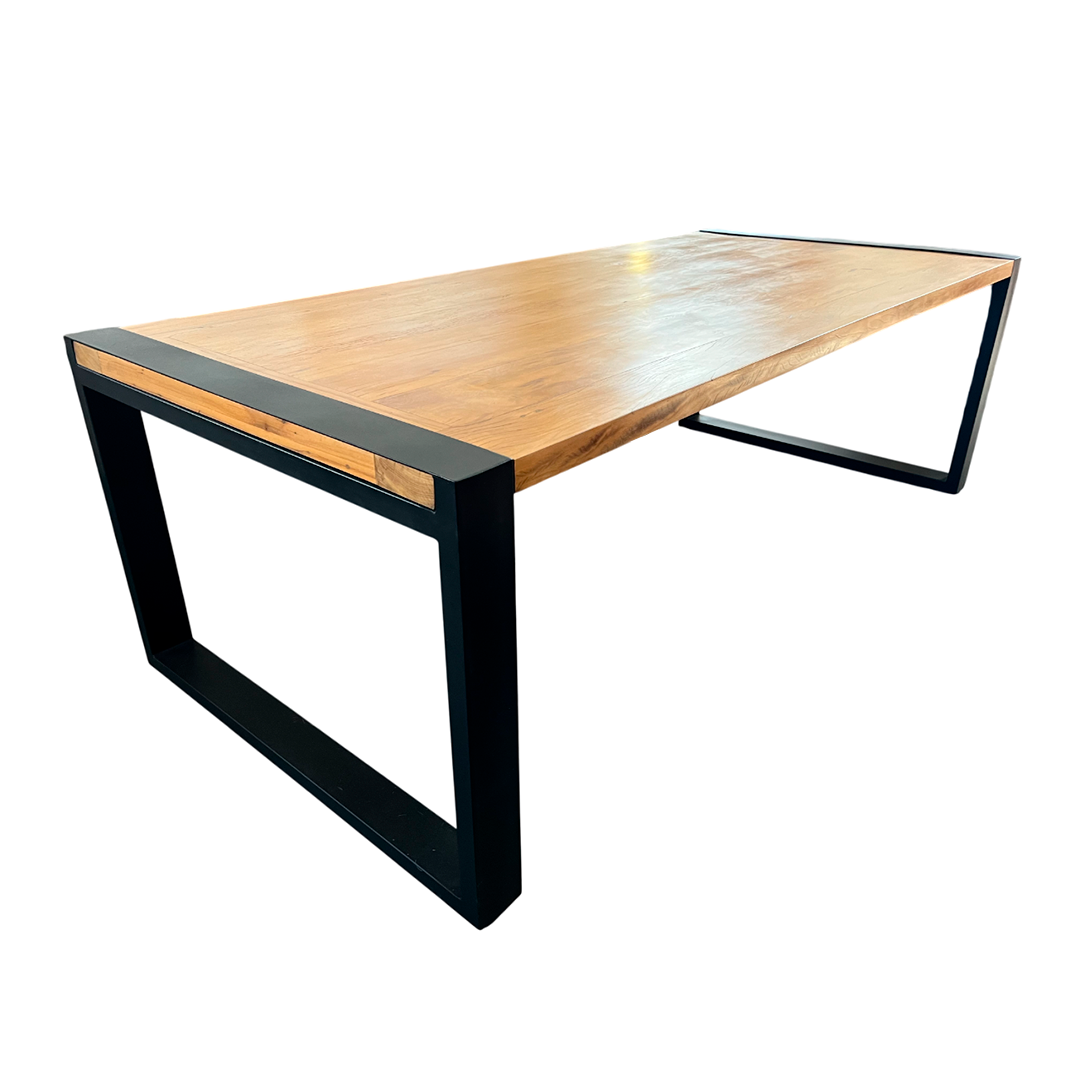 Mesa de Comedor Bella 240x100cm Tapa de Madera de Pequiá Base de Aluminio Macizo