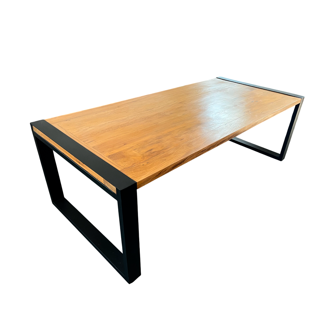 Mesa de Comedor Bella 240x100cm Tapa de Madera de Pequiá Base de Aluminio Macizo